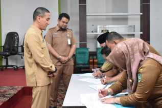 Ikrar Bersama dan Penandatanganan Pakta Integritas Netralitas ASN Dinas Pendidikan Kabupaten Bengkalis Pada Pemilu dan Pemilihan Tahun 2024