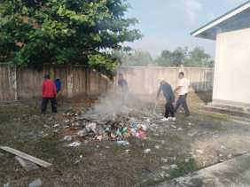 Sempena Hari Jadi ke-512 Bengkalis, Disdik Laksanakan Goro Bersih Lingkungan Kantor