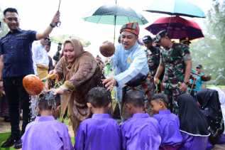 Budaya mandi Safar di Kecamatan Rupat Utara telah menjadi andalan wisata budaya di Negeri Junjungan