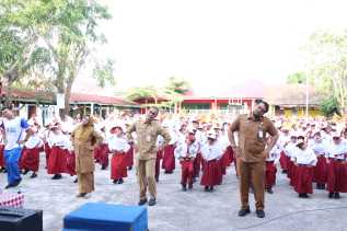 Kadisdik dan Sejumlah Pejabat Disdik Ikuti Senam Anak Sehat di Tiga SDN di Bengkalis 