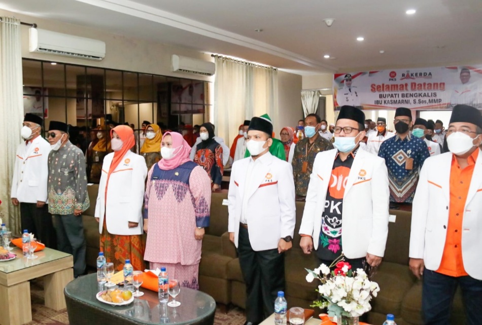 Kadisdik Kholijah Dampingi Bupati Kasmarni Hadiri Rakerda PKS Kabupaten Bengkalis