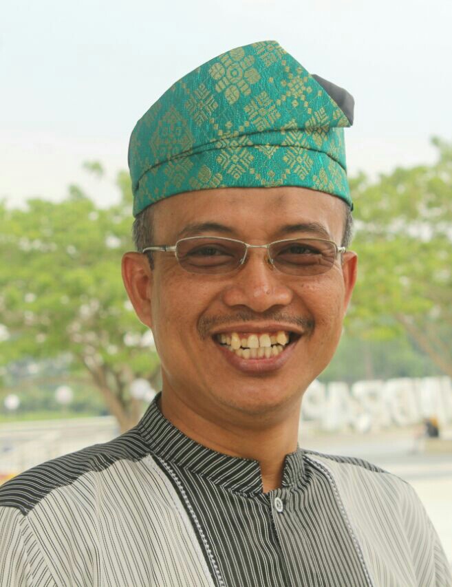 GURU, SULUH DI SETIAP KELUH (Puisi Musa Ismail)