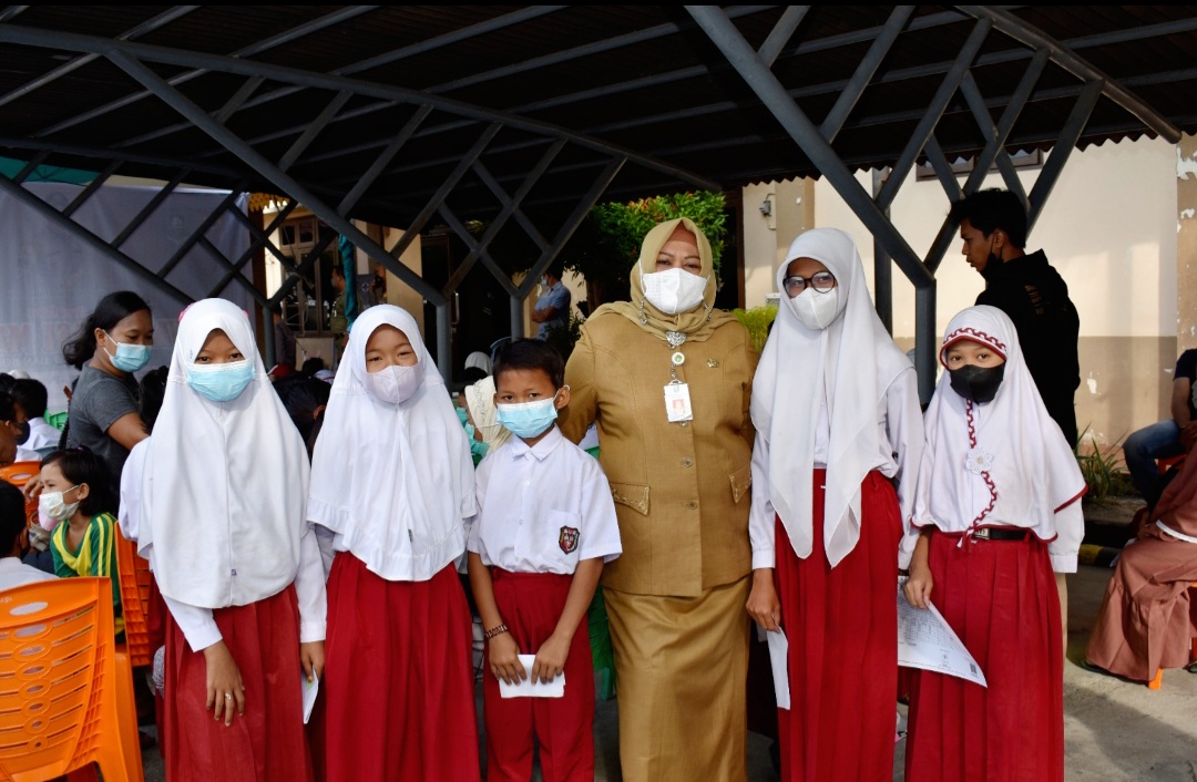 Kadisdik Kholijah Tinjau Vaksinasi Anak