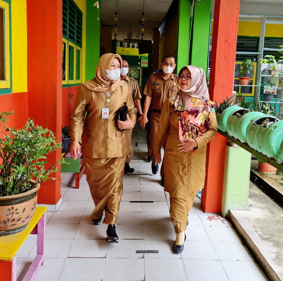 Kadisdik Kholijah Lakukan Sidak Hari Pertama Sekolah