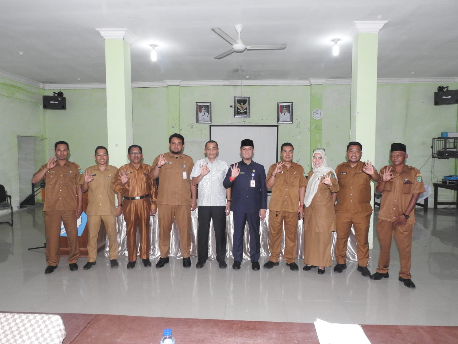 32 Tahun Mengabdi, Kadisdik Bengkalis Lepas Purnabakti Suwanto dengan Penuh Haru dan Penghargaan