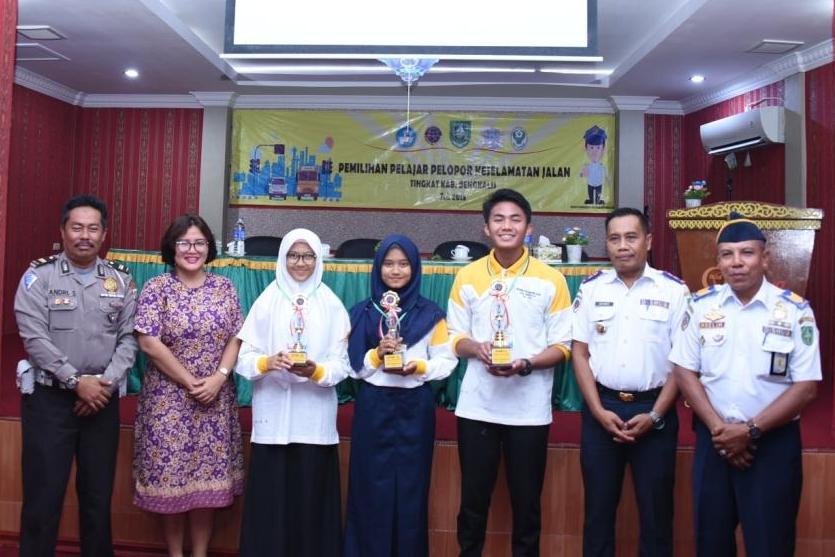 SMAS Cendana Mandau, SMAN 1 Bengkalis dan SMAS IT Mutiara Pinggir Raih Juara I, II dan III