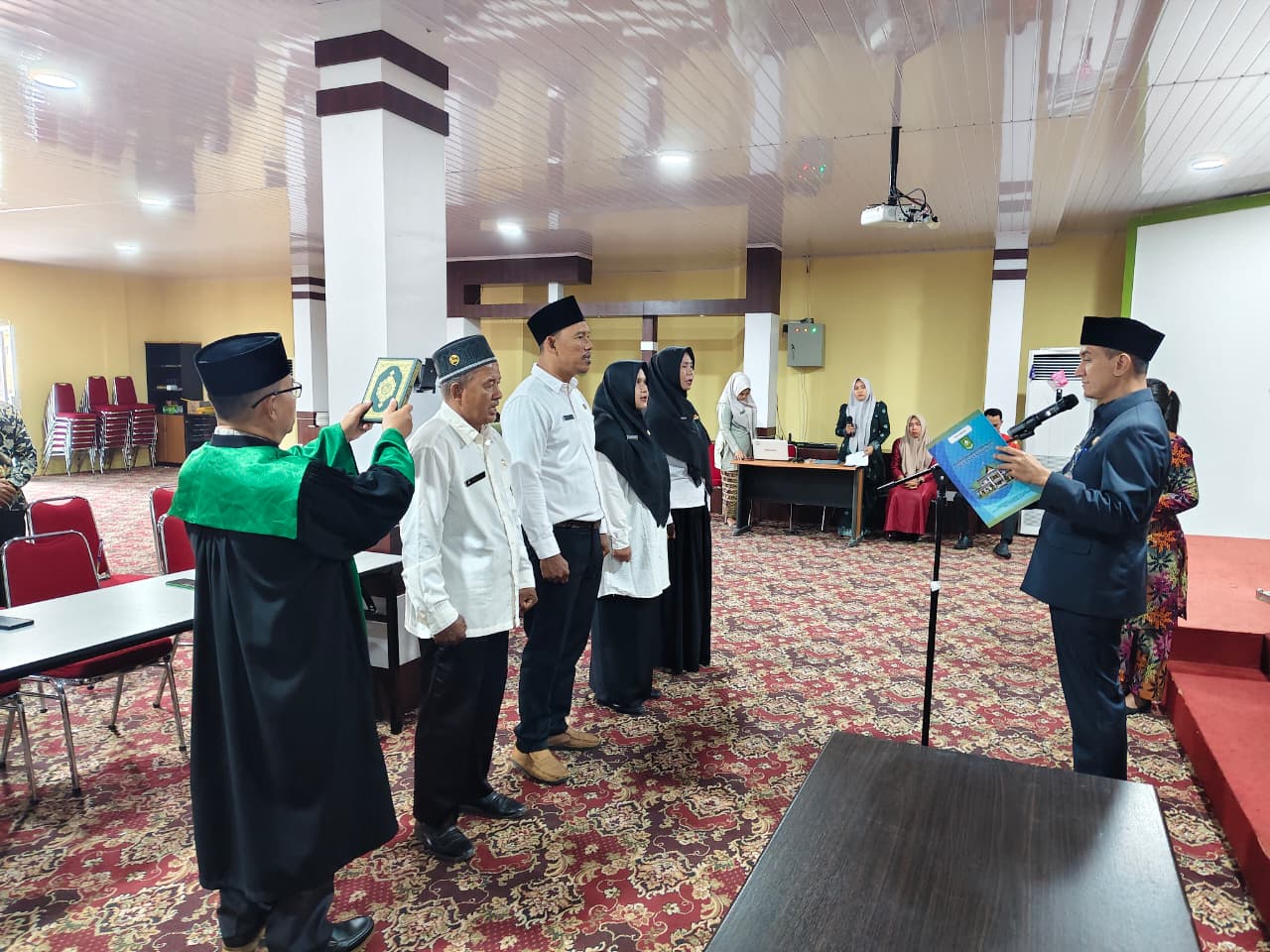 Kadisdik Bengkalis Lantik Empat Guru Pejabat Fungsional, Tekankan untuk Tingkatkan Profesionalisme 