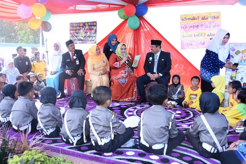 Bunda PAUD Kasmarni Bacakan Dongeng Anak