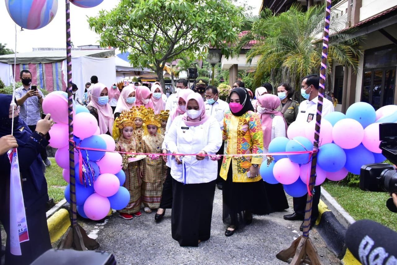 Bupati Kasmarni Resmikan Penegerian TK Pertiwi Mandau Menjadi TK Negeri Pembina