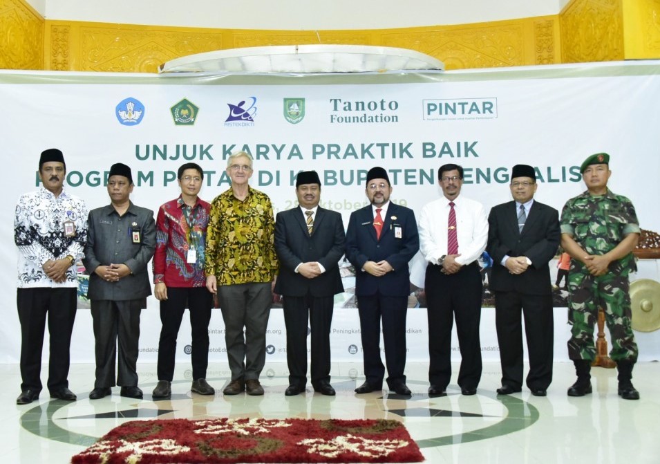 Bupati Bengkalis Buka Pameran Pendidikan Unjuk Karya Program Pintar