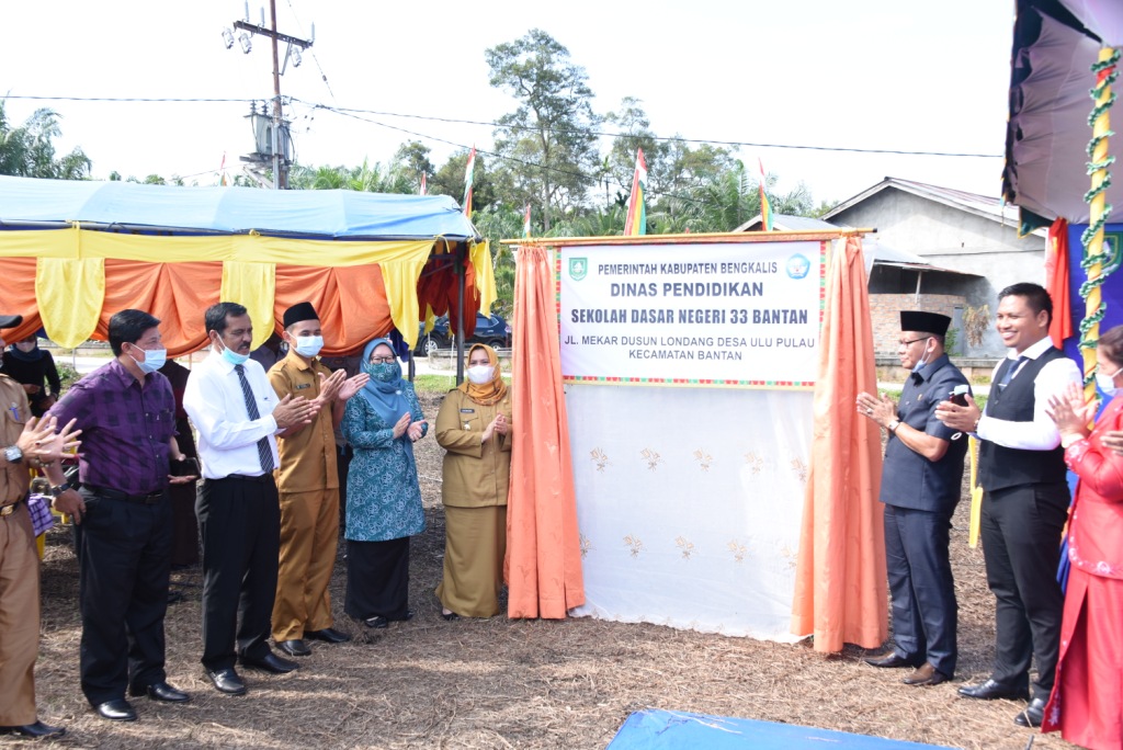 SD Negeri 33 Ulu Pulau Bantan, Diresmikan Bupati Bengkalis Kasmarni