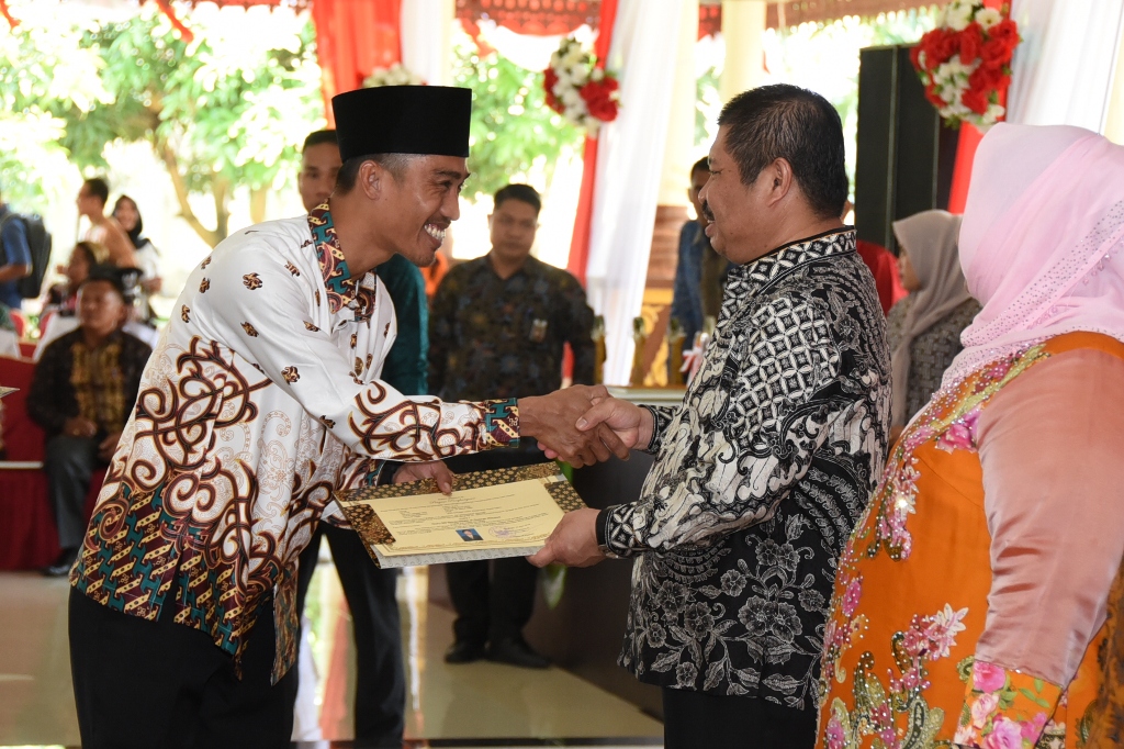 Fadli Terpilih Jadi Guru Daerah Khusus Berdedikasi Baik Kabupaten Bengkalis 2018