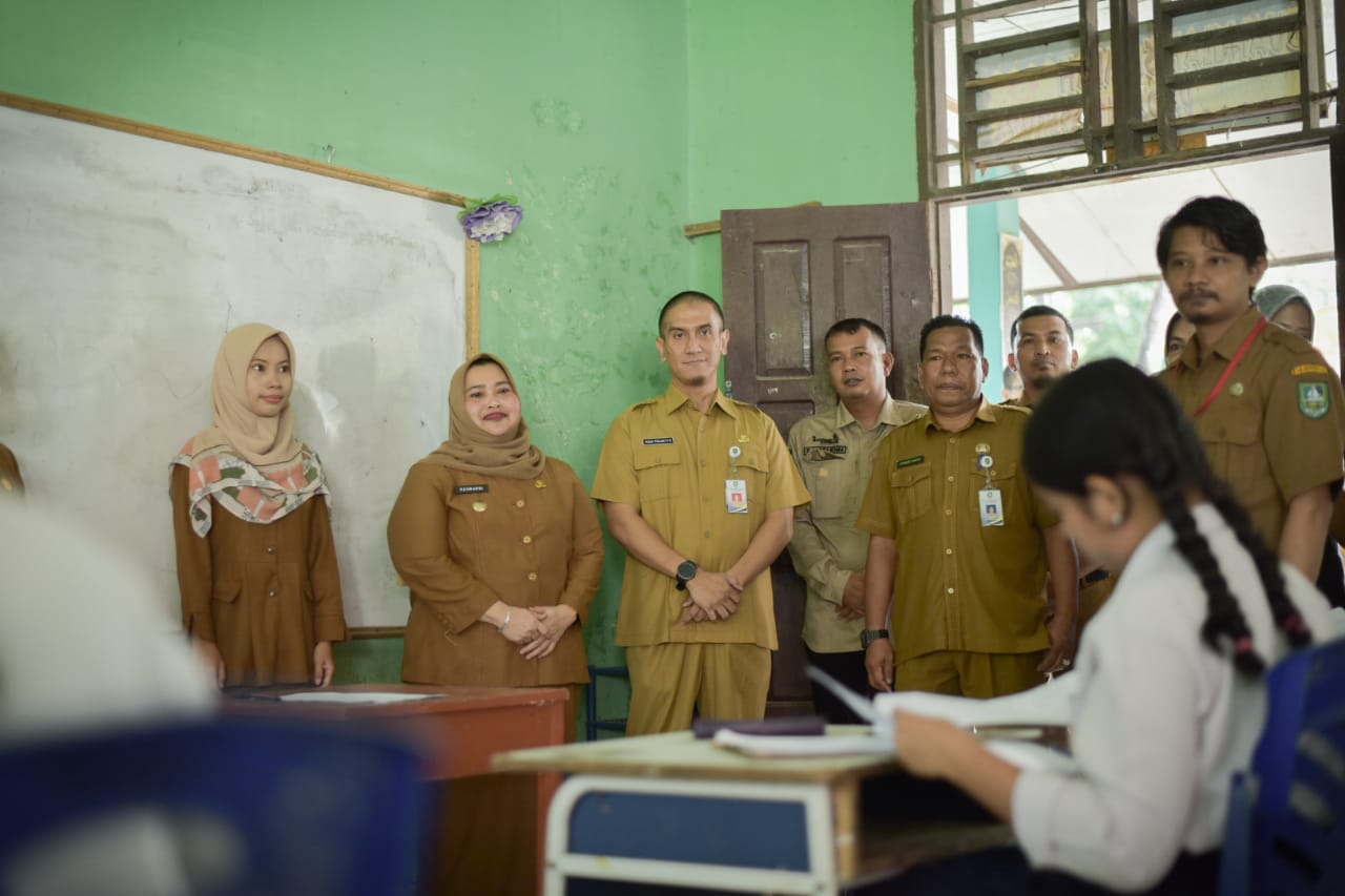 Bupati Bengkalis Tinjau Pelaksanaan Assesmen Sumatif SD dan SMP Mandau Pinggir