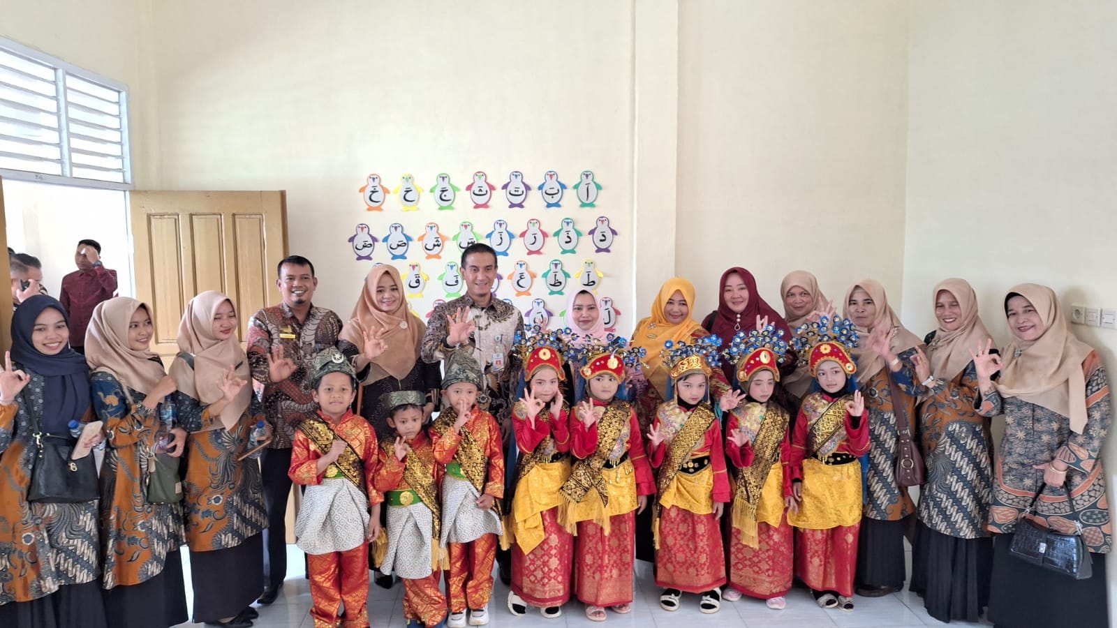 Kadisdik turut Mendampingi Bupati Dalam Peresmian TK Pembina I Kecamatan Pinggir