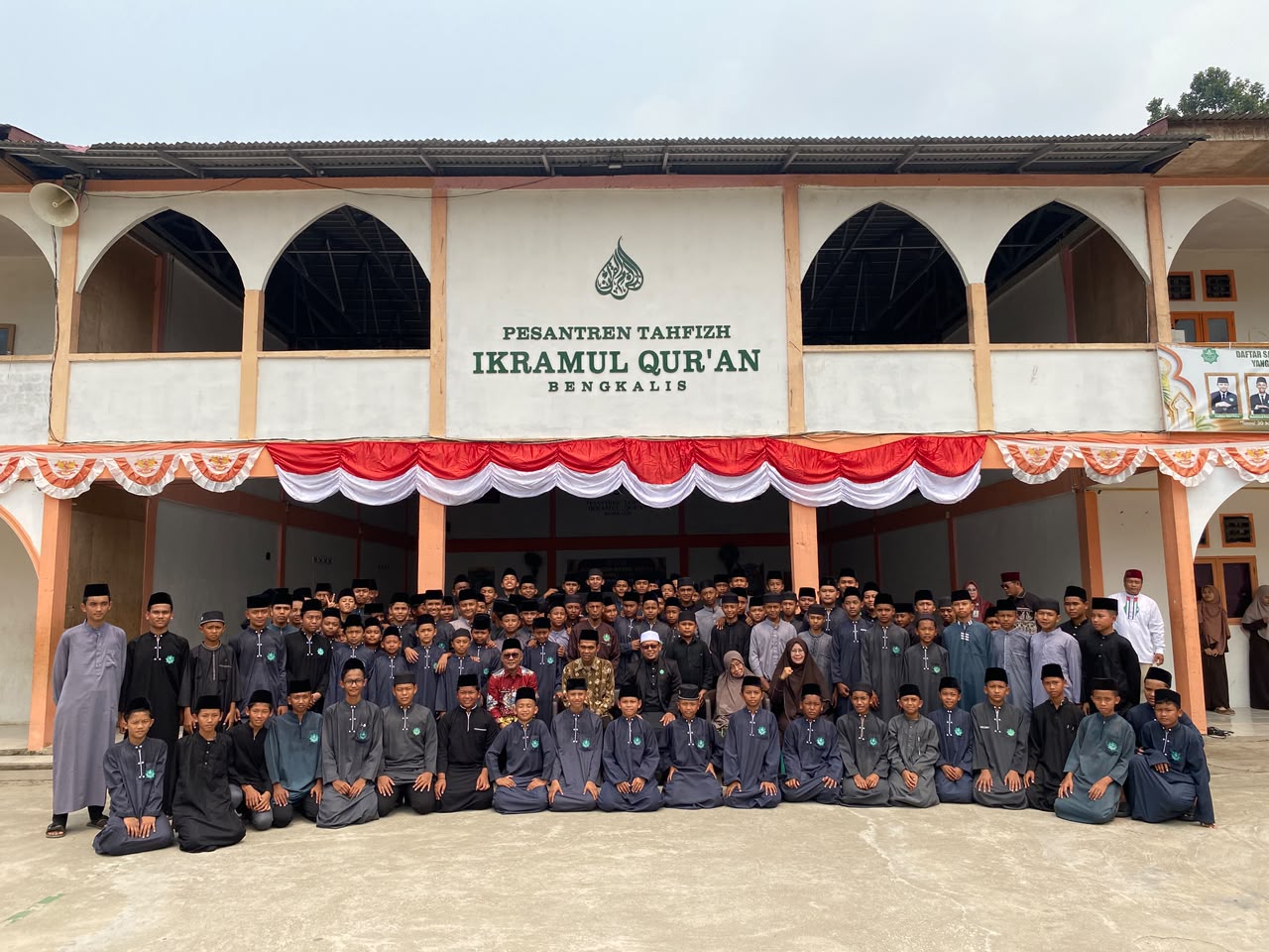 UAS Letakkan Batu Pertama Gedung SMA Trensains Al Ikram - Ponpes Ikramul Quran Bengkalis