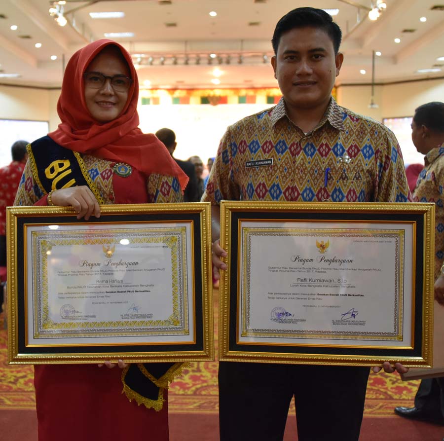 Rafli dan Istri Dapat Penghargaan di Gebyar PAUD Tingkat Provinsi Riau