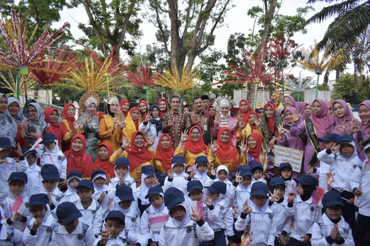 Bupati Bengkalis Bersama Kadisdik Bengkalis Hadiri Implementasi Porseni Provinsi Riau