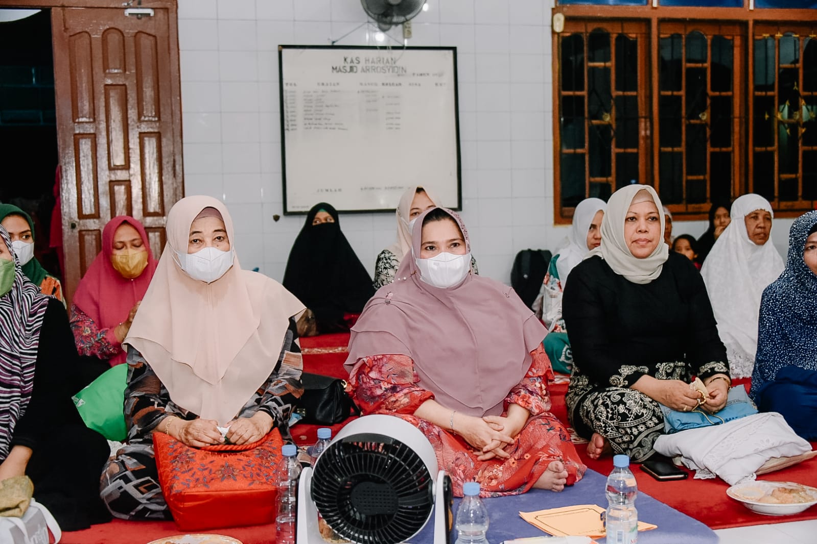 Dampingi Bupati, Hj. Kholijah Safari Ramadhan di Bukit Batu