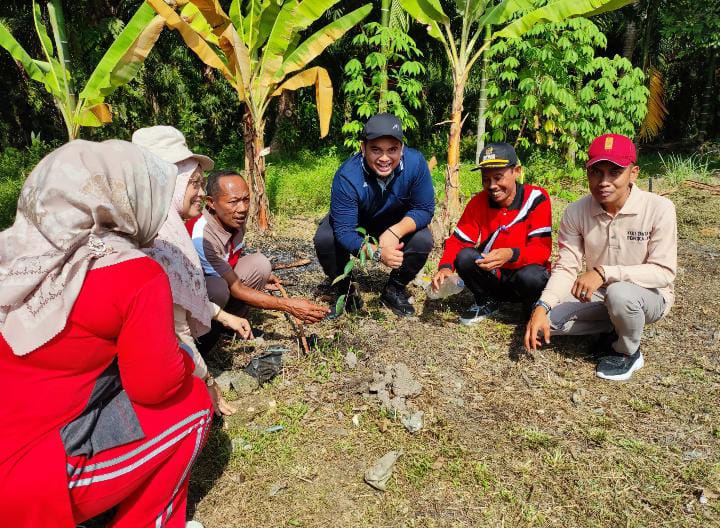Tanam 455 Pohon Pelindung SD se-Kecamatan Bantan, Sekretaris Disdik Harapkan Siswa SD Peroleh Edukasi