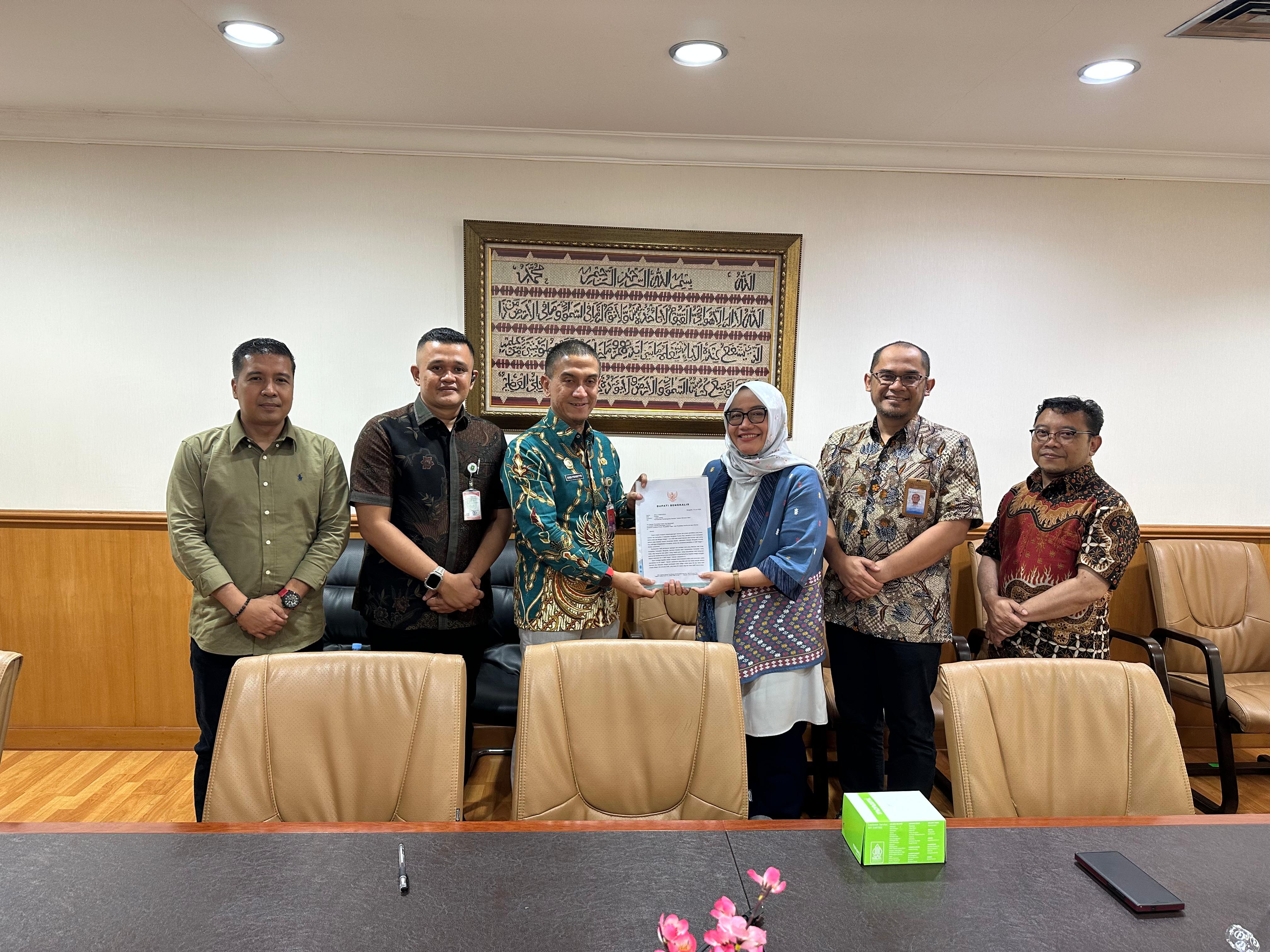Atas Arahan Bupati, Kadisdik Bengkalis Jemput Solusi ke Kemendikdasmen untuk Sekolah Terdampak Puting Beliung